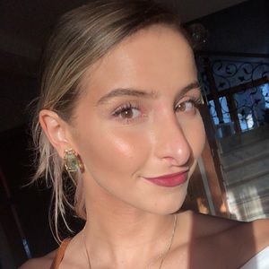 MEET YOUR POSHER 🥰